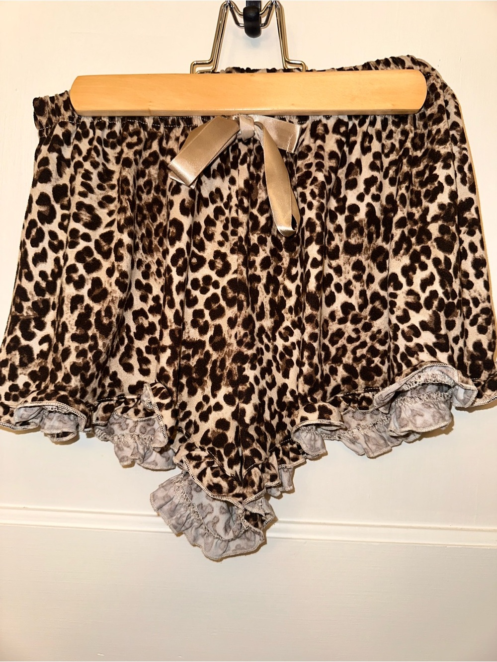 ⭐️ Medium Leopard Print Ruffle Lounge Shorts with Satin Tie
